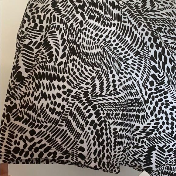 NWT Ellen Tracy B&W Tribal Print Top Size Large NEW WITH TAG - Picture 7 of 15